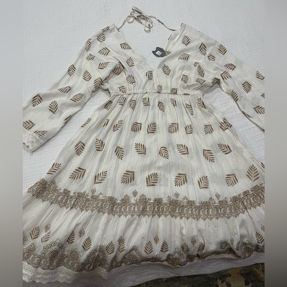 Embroidered delicate dress. Size XL.